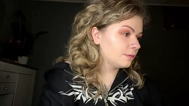 Snapshot of YoungAlina chatting on March 28, 2026, 2:29 pm YoungAlina online show from March 28, 2026, 2:29 pm