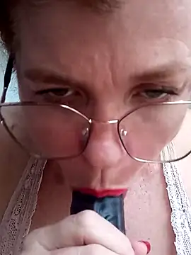 roxybykiss online show from April 23, 2026, 5:25 pm