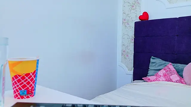 RaysaDrake online show from April 8, 2026, 3:08 am