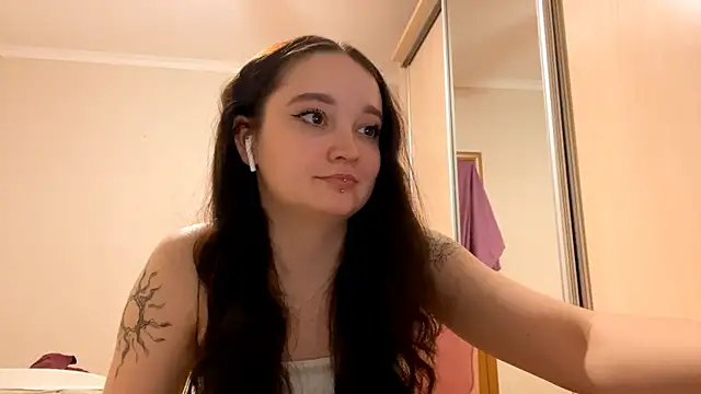 Snapshot of TrulaPhay chatting on March 2, 2026, 3:19 pm TrulaPhay online show from March 2, 2026, 3:19 pm