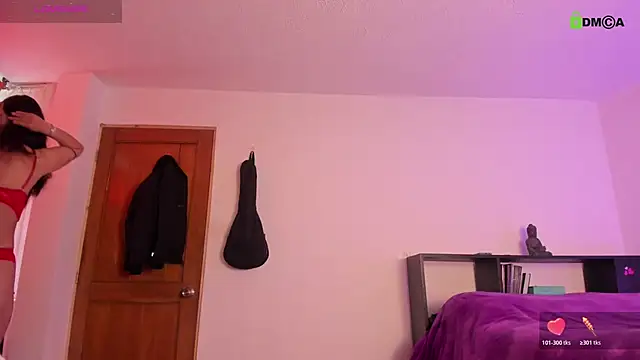 sara  aster online show from April 4, 2026, 7:42 pm