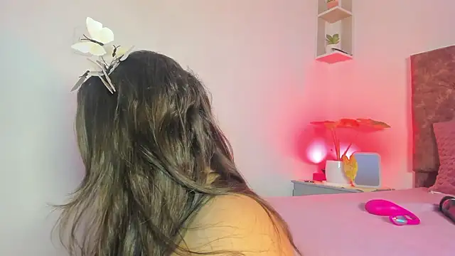 laurengarciaa online show from March 23, 2026, 10:42 pm