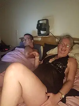 lescoquinsdu40 online show from March 18, 2026, 8:43 pm