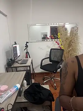 Emi rousse online show from March 21, 2026, 11:58 am