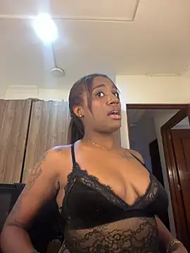 Emi rousse online show from June 3, 2026, 4:13 am