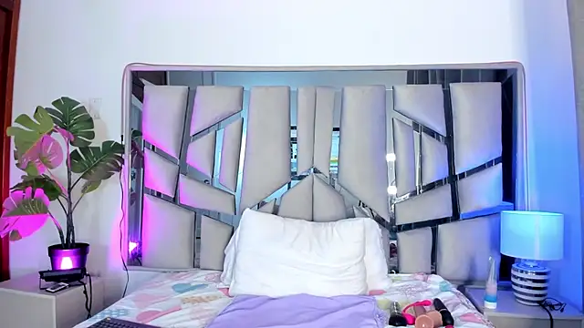 Snapshot of lucy_davies chatting on March 2, 2026, 5:08 am lucy davies online show from March 2, 2026, 5:08 am