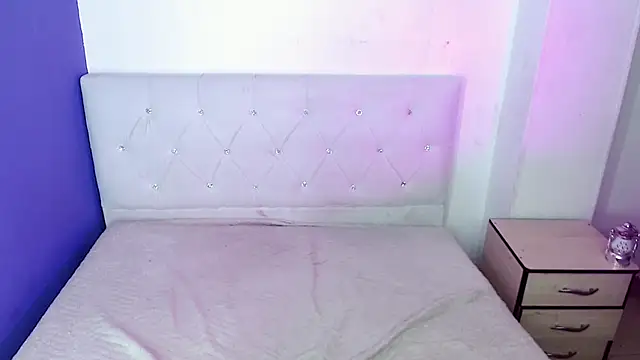 isadoraqueeen online show from March 25, 2026, 3:50 am