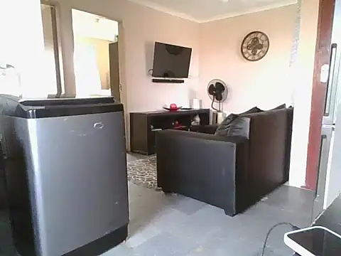 BumbleBee84 online show from April 9, 2026, 8:09 am