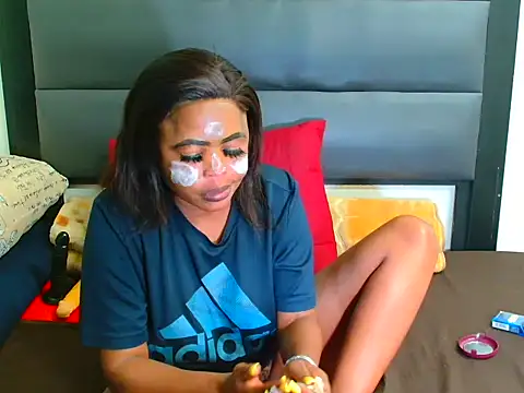 Snapshot of SpicyKittyxxx chatting on April 4, 2026, 9:43 pm SpicyKittyxxx online show from April 4, 2026, 9:43 pm