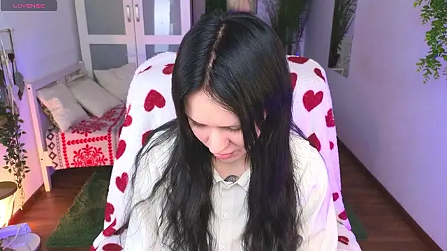 kittenlolla online show from March 6, 2026, 5:35 am