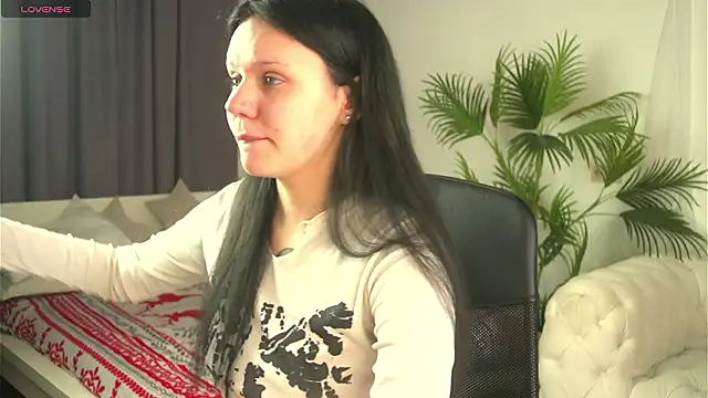 kittenlolla online show from March 12, 2026, 6:06 am