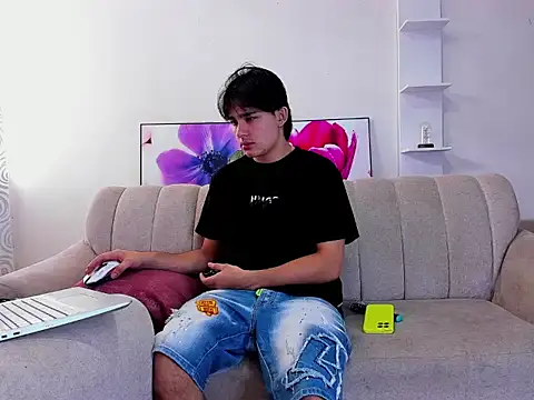 monky 0002 online show from April 8, 2026, 2:40 pm