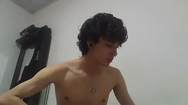 Snapshot of Moonandzukko chatting on March 27, 2026, 8:54 pm Moonandzukko online show from March 27, 2026, 8:54 pm