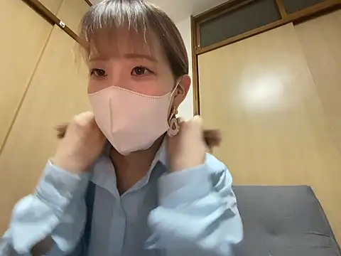 airi-ai0302 online show from May 12, 2026, 4:35 pm