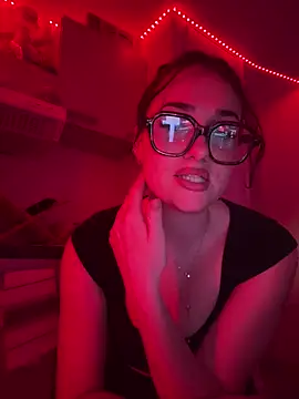 Claraaaaa06 online show from April 6, 2026, 7:48 pm