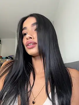 Snapshot of Bella_Smithe chatting on April 22, 2026, 4:47 pm Bella Smithe online show from April 22, 2026, 4:47 pm