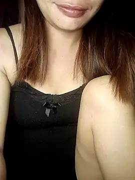 Snapshot of -Tristina- chatting on May 18, 2026, 8:35 pm -Tristina- online show from May 18, 2026, 8:35 pm