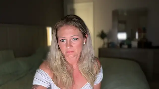 Snapshot of BlondeMilf82 chatting on June 18, 2026, 7:29 am BlondeMilf82 online show from June 18, 2026, 7:29 am