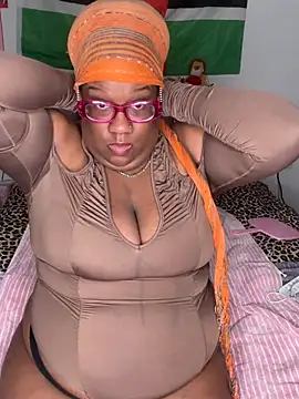 Snapshot of SweetCurvyRose chatting on March 5, 2026, 9:11 pm SweetCurvyRose online show from March 5, 2026, 9:11 pm