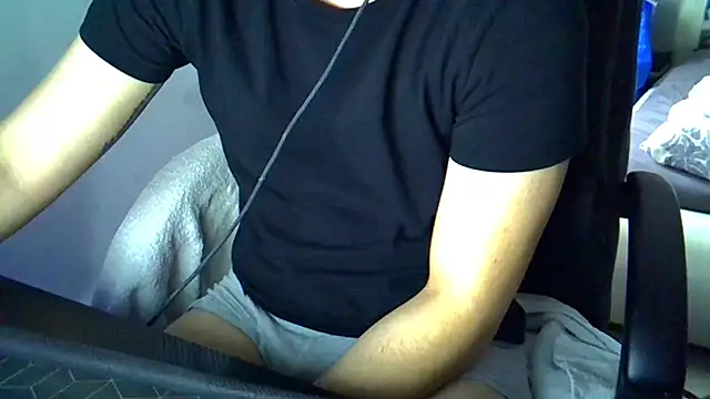 Snapshot of freklogas chatting on April 23, 2026, 1:46 pm freklogas online show from April 23, 2026, 1:46 pm