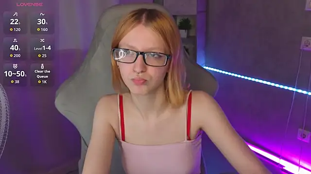 Snapshot of Emma_Dusk chatting on June 28, 2026, 9:37 am Emma Dusk online show from June 28, 2026, 9:37 am