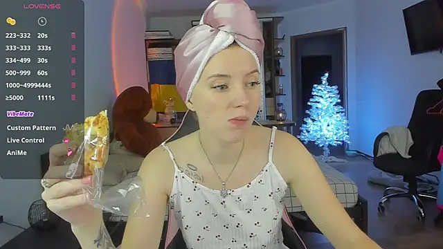 Snapshot of Mary_Blu chatting on December 14, 2025, 1:06 pm Mary Blu online show from December 14, 2025, 1:06 pm