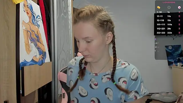 Snapshot of Mary_Blu chatting on October 6, 2025, 8:59 am Mary Blu online show from October 6, 2025, 8:59 am