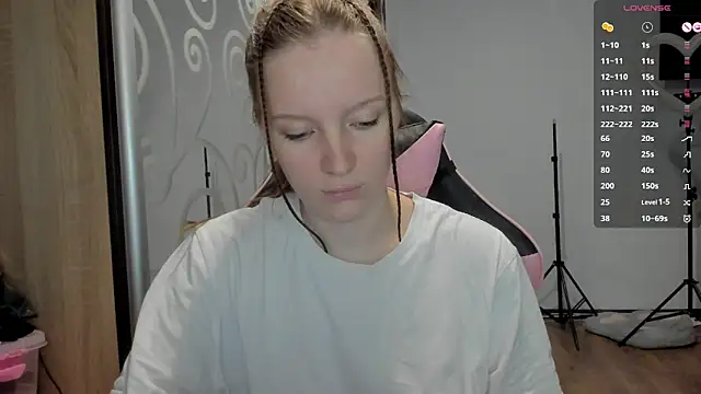 Snapshot of Mary_Blu chatting on October 11, 2025, 8:26 am Mary Blu online show from October 11, 2025, 8:26 am