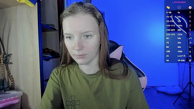 Snapshot of Mary_Blu chatting on October 17, 2025, 1:09 am Mary Blu online show from October 17, 2025, 1:09 am