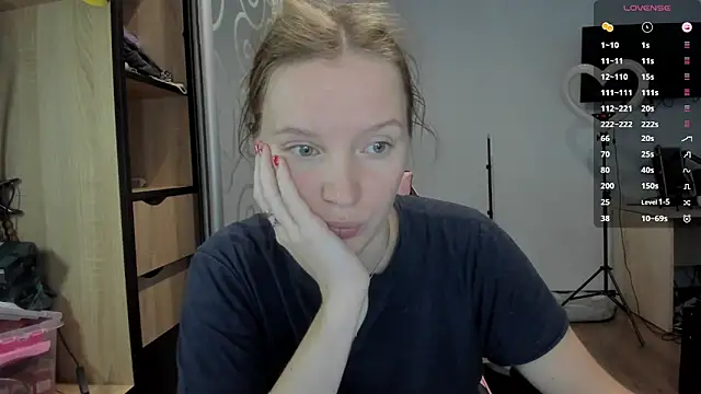 Snapshot of Mary_Blu chatting on October 13, 2025, 8:27 am Mary Blu online show from October 13, 2025, 8:27 am