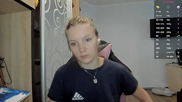 Snapshot of Mary_Blu chatting on September 20, 2025, 8:19 am Mary Blu online show from September 20, 2025, 8:19 am