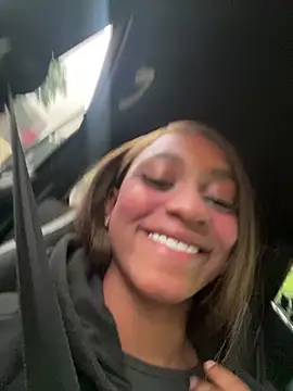 LiaTrainor online show from March 18, 2026, 12:30 pm