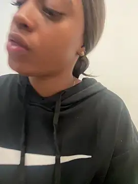 LiaTrainor online show from April 1, 2026, 12:28 pm