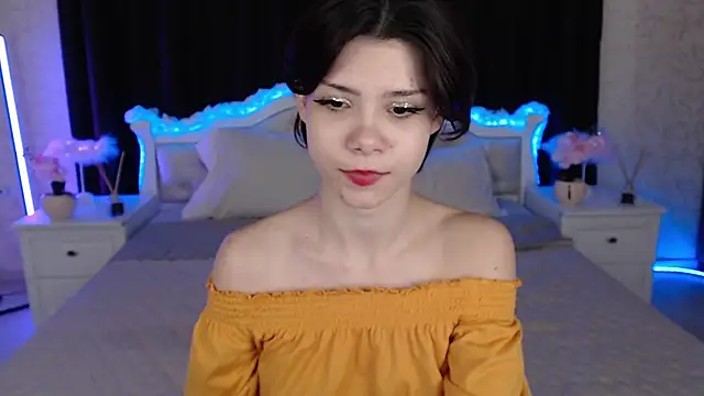 llittle-peachh online show from March 6, 2026, 6:25 pm