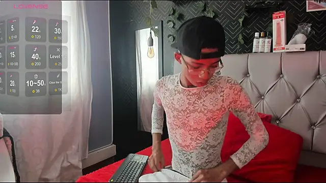 Snapshot of patrick_lovee chatting on June 4, 2026, 6:34 pm patrick lovee online show from June 4, 2026, 6:34 pm