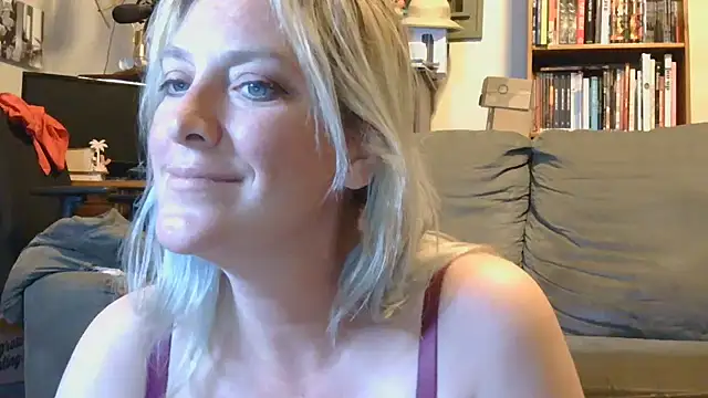 Snapshot of MistyMountains96 chatting on July 8, 2026, 3:08 am MistyMountains96 online show from July 8, 2026, 3:08 am