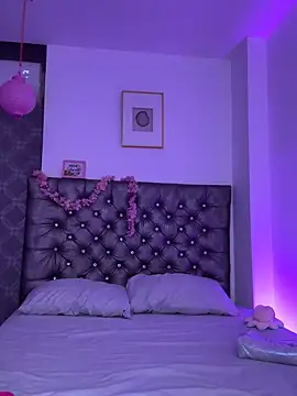 Snapshot of LauriLenix chatting on April 12, 2026, 7:39 pm LauriLenix online show from April 12, 2026, 7:39 pm