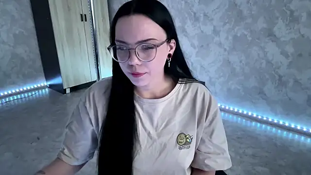 AlisNoire online show from March 19, 2026, 2:50 pm