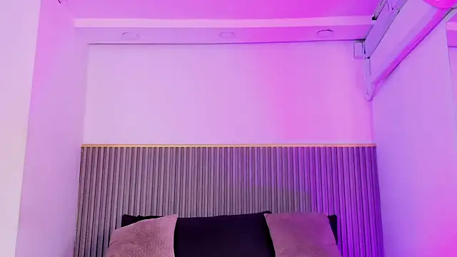 ashvalentine  online show from April 9, 2026, 7:53 pm