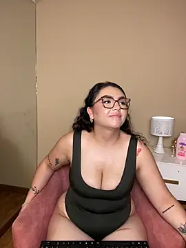 AlmaraRouge online show from April 3, 2026, 7:53 pm