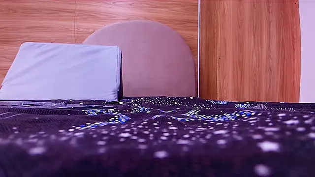 kiara lp online show from May 26, 2026, 3:04 am