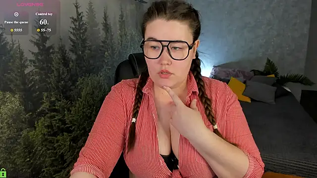 Miss Triss online show from April 2, 2026, 8:32 am