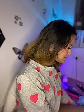 Snapshot of Ame_Desire chatting on March 25, 2026, 11:36 pm Ame Desire online show from March 25, 2026, 11:36 pm