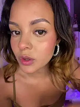 Snapshot of Ame_Desire chatting on March 22, 2026, 11:39 pm Ame Desire online show from March 22, 2026, 11:39 pm