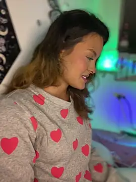 Snapshot of Ame_Desire chatting on April 1, 2026, 11:45 pm Ame Desire online show from April 1, 2026, 11:45 pm