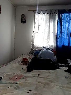 Candy-Blu online show from April 15, 2026, 8:53 pm