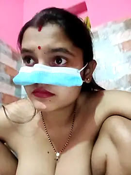 Sexy Sonniyaa online show from April 5, 2026, 6:47 pm