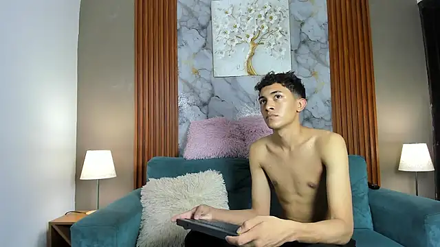 SKYN MAN online show from April 5, 2026, 1:23 am