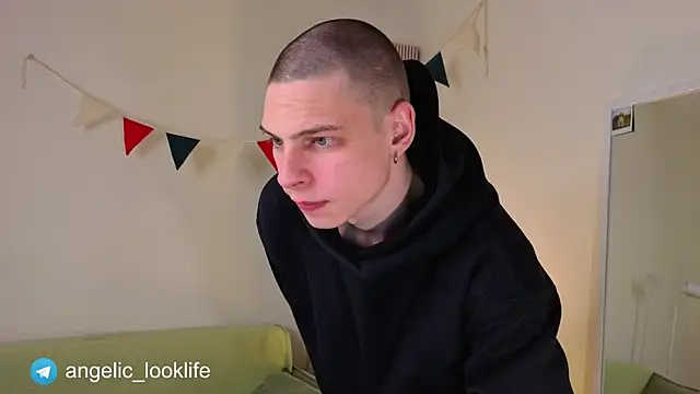 Snapshot of look_angelic chatting on May 27, 2026, 3:14 am look angelic online show from May 27, 2026, 3:14 am