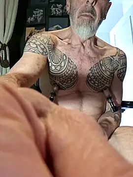 XXX666HEIL online show from April 7, 2026, 10:06 am